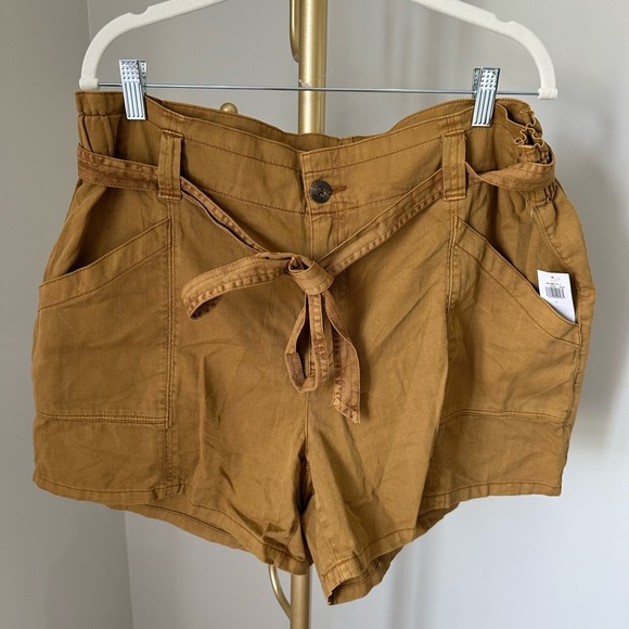 Old Navy Women's Tan Paper bag  Shorts with Belt Large 100% Cotton - Picture 1 of 9